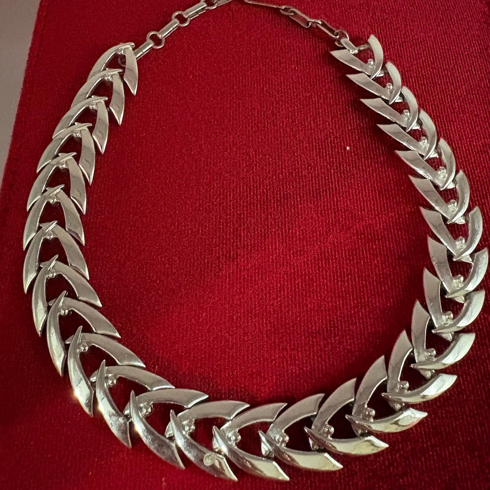 VTG Coro Silver Tone Statement Necklace 17” Hook Closure